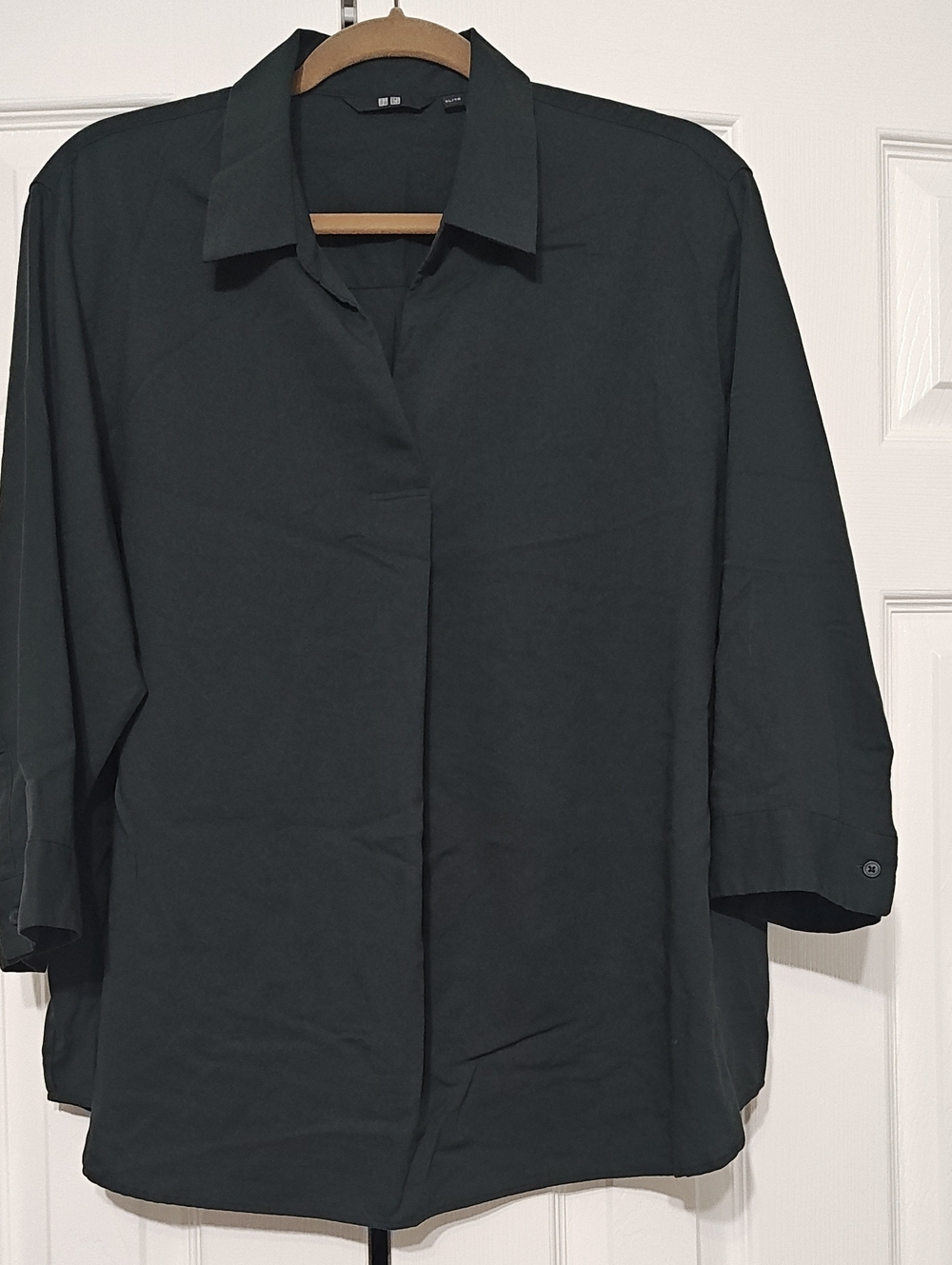 Uniqlo Women's Black Button-Down Collared Shirt